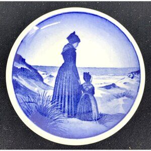 Royal Copenhagen Denmark Small Plate Mother Child Seashore Pajance Signed 3"